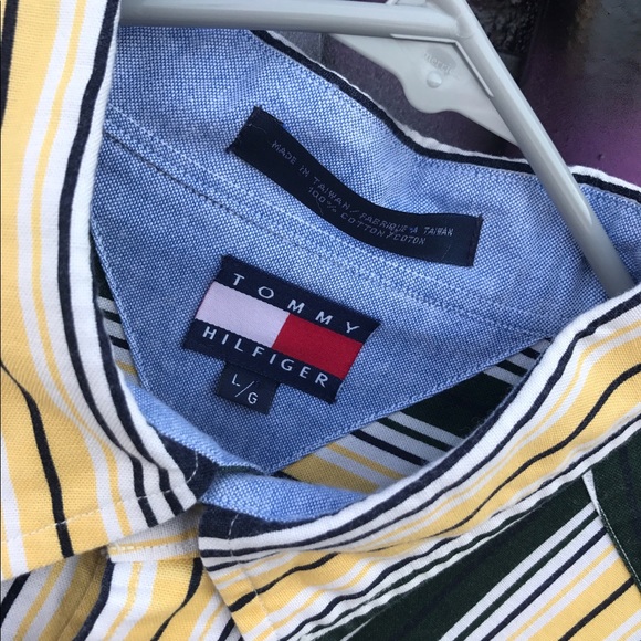 90’s era Tommy Hilfiger button down - Picture 6 of 8
